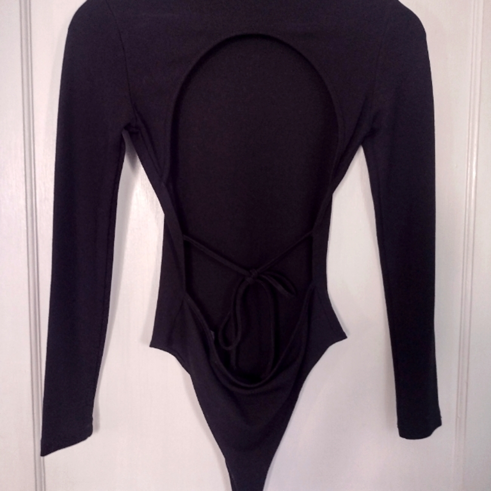 NA-KD Open Back Bodysuit - Picture 4 of 14